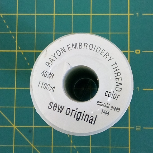$1 Add-on Emerald Green 1444 Rayon Embroidery Thread - Picture 4 of 6